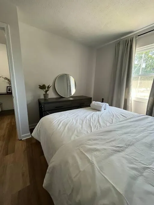 Sleek Modern 2-Bedroom Townhouse Near Bardstown Rd Louisville